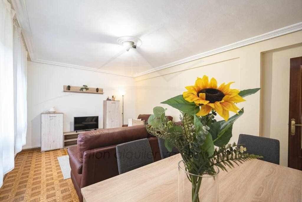 Ferienwohnung El Llar Del Gueelu Gijón Exterior foto