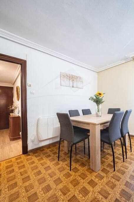 Ferienwohnung El Llar Del Gueelu Gijón Exterior foto